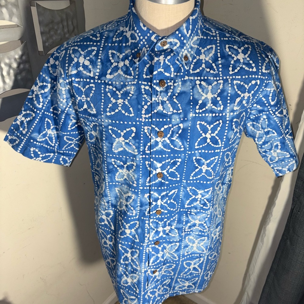 Orvis Blue Short-Sleeve Button-Down Shirt with White Geometric Print(125)